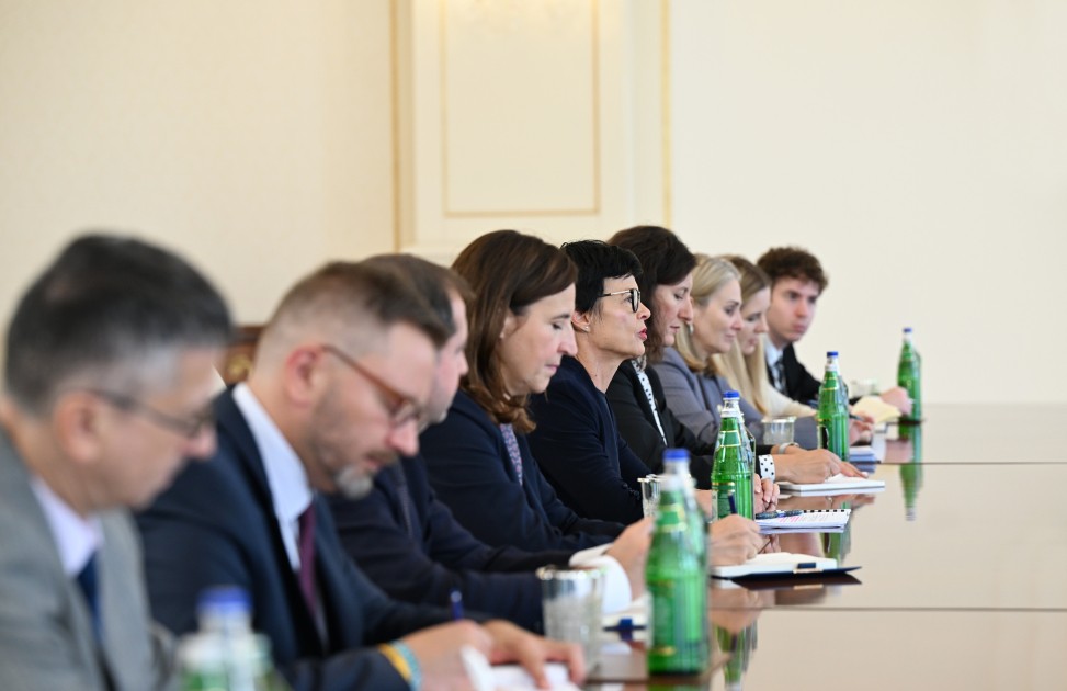 Prezident İlham Əliyev Avropa İttifaqının Genişlənmə üzrə komissarını qəbul edib- FOTO